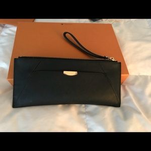 Henri Bendel black zip wallet